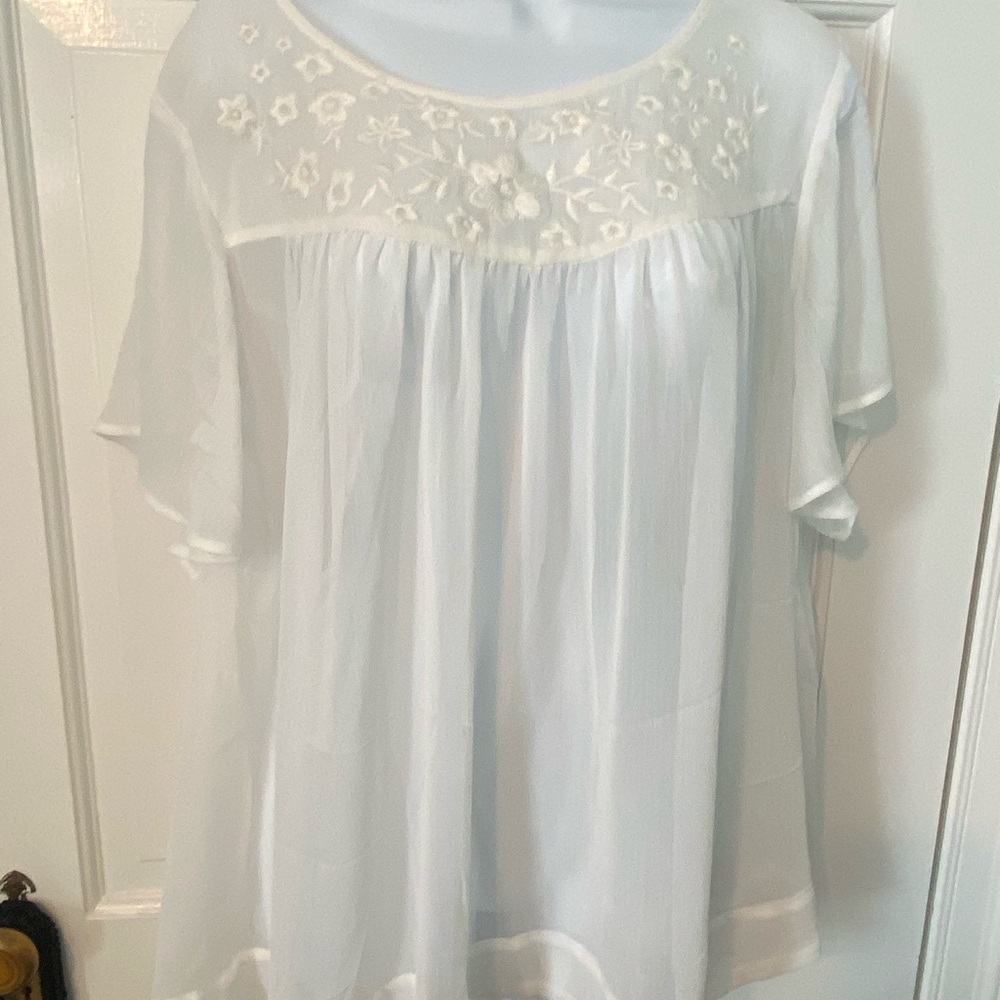 Torrid White Embroidered Women's Top